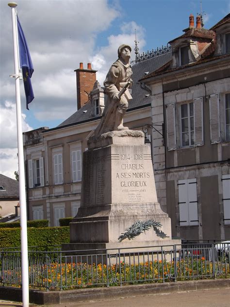 89 Chablis Monument aux morts de Chablis 89 Yonne près d Flickr