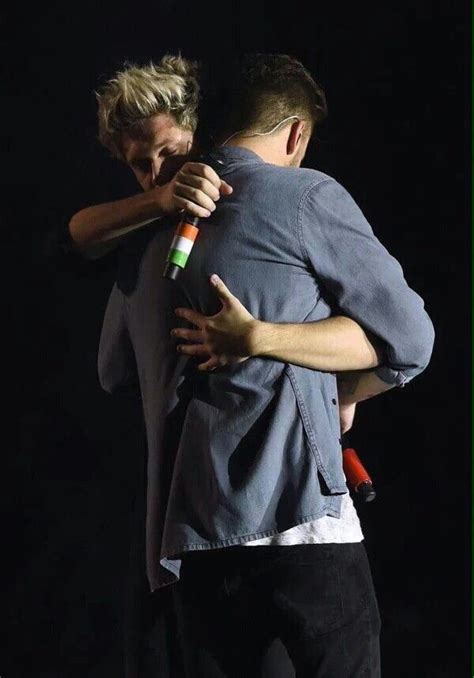 Liam And Niall Hug Otrasheffield3 Rememberotratour One Direction