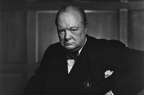 Biografi Winston Churchill Ratu AI