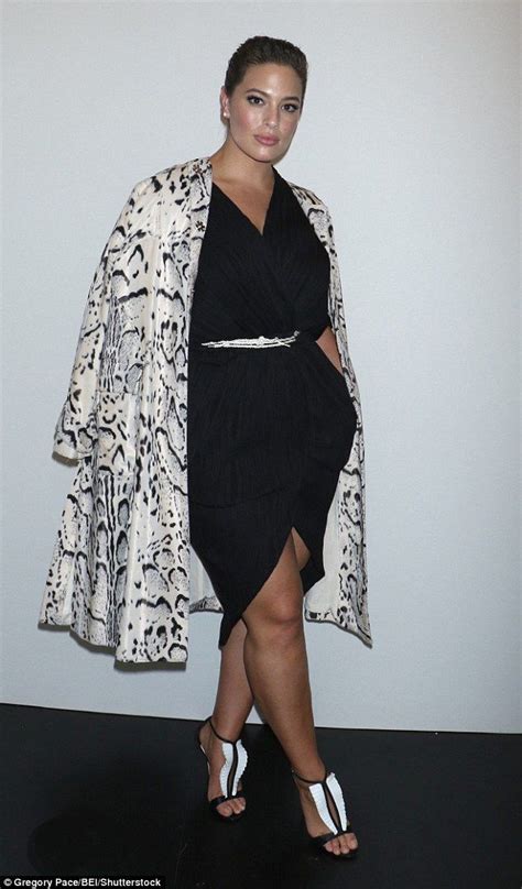 Ashley Graham Shares Nude Snap As Valentine S Day Gift To Fans Plus Size Winter Outfits