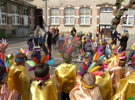 Vaucouleurs La maternelle a fêté le printemps aux couleurs du Brésil