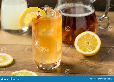 Refreshing Cold Lemonade and Iced Tea Stock Photo - Image of summer ...