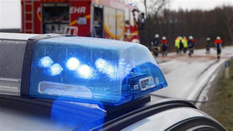 22 jähriger Motorradfahrer stirbt nach Unfall auf der B2