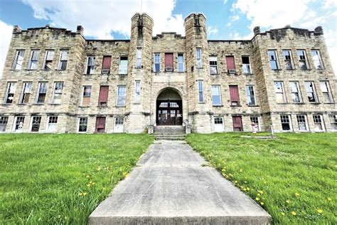 Foundation buys former Calhoun County High School building in ...