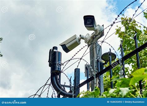 C Meras Cctv E Detectores De Movimento Na Lan A Fio Barrado Imagem