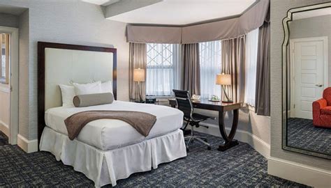 Guest Rooms & Suites - Wayne Hotel