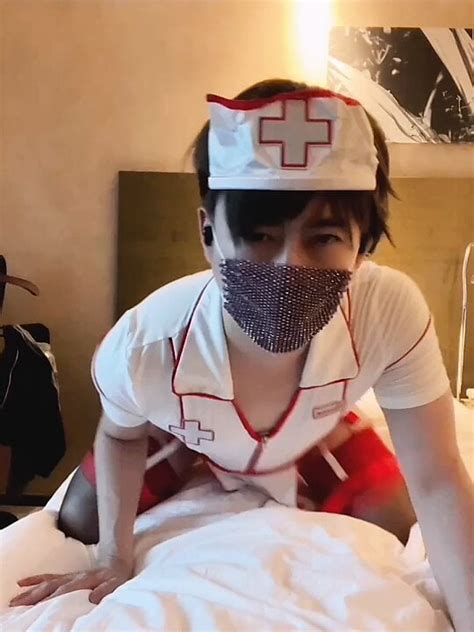 Asiática puta maricas dançando em enfermeira lingerie xHamster