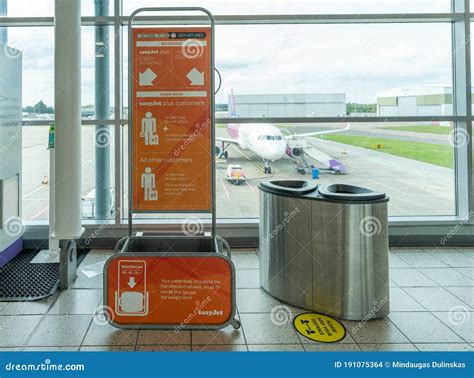 LUTON, ENGLAND - JULY 14, 2020: EasyJet Bag Measure Box in Luton ...