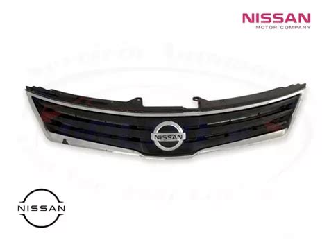 Parrilla C Emblema Tiida 2007 Al 2018 Original Nissan