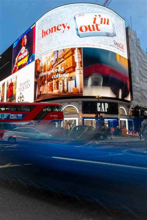 London Great Britain Billboards City Wallpaper 3774x5661