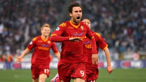 Accadde Oggi Doppietta Di Vucinic La Roma Vince Il Derby Ranieri