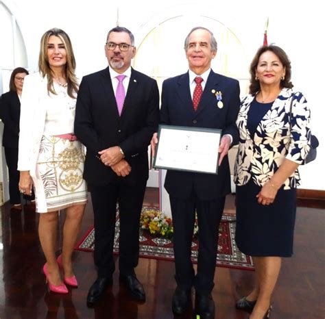 Paraguay condecora al congresista general Roberto Chiabra Federación