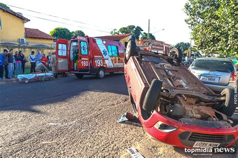 Jovem capota carro após acidente em cruzamento problemático Portal