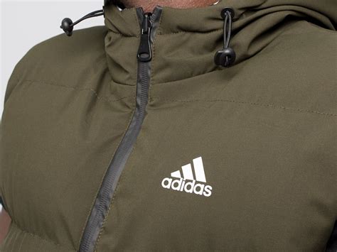 Жилет Adidas цвет Зеленый купить по цене 2890 рублей в интернет ...