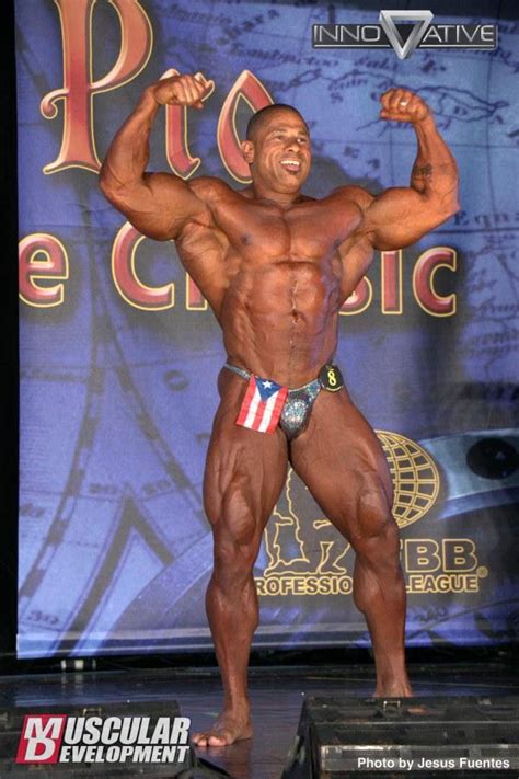 Brazilian men and world bodybuilders Milton Martinez papaizão peitudo