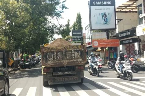 Warga Minta Aparat Tindak Tegas Truk Bermuatan Pasir Tanpa Selimut