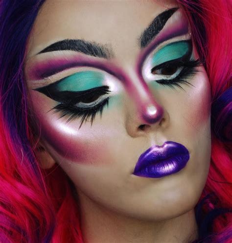 Interesting Face And Eye Makeup In 2020 Crazy Makeup Eye Makeup Fantasy Makeup