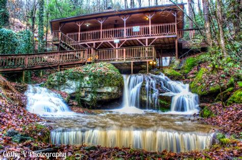 Gorgeous Waterfall Cabin Located In Pigeon Forgetn