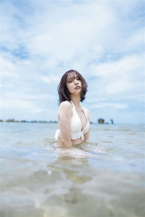 内田真礼「まあやにドキッ」とするような瞬間を♪ 水着姿＆艶っぽショットも1stフォトブック 23年2月発売 4枚目の写真・画像 アニメ