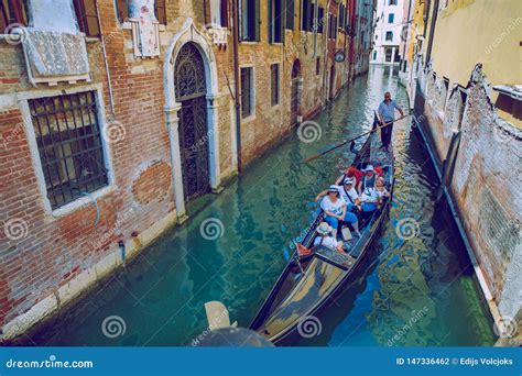 Cidade Republick De Veneza It Lia Turistas Em Um Passeio Da G Ndola Ao