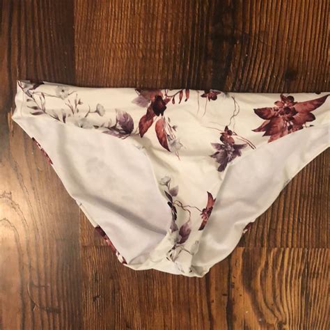 White Floral Gianni Bini Bikini Top And Bottom Gem