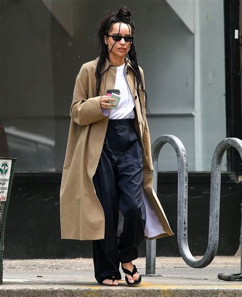 Zoë Kravitz Pairs The Perfect Pair Of Pleated Trousers With