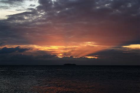 無料画像 ビーチ 海岸 海洋 地平線 雲 日の出 日没 太陽光 夜明け 雰囲気 夕暮れ イブニング 残光 朝は