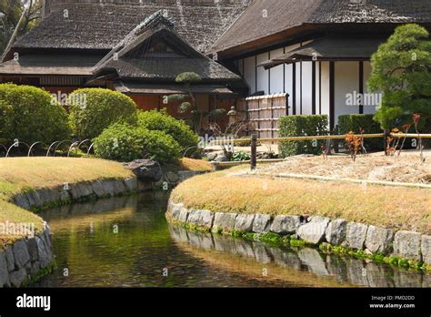 Traditionelle Japanische Tempelarchitektur Fotos Und Bildmaterial In Hoher Auflösung Alamy