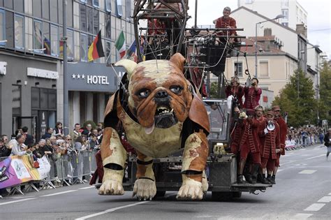 CARTES Royal De Luxe le Bull Machin et El Xolo à Nantes le parcours