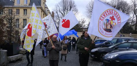 Quest Ce Que Civitas Le Mouvement Catholique Int Griste Sur La Sellette