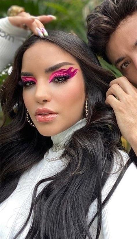 Pin De Cele En Fotos De Kim Maquillaje Para Piel Clara Maquillaje De Famosos Maquillaje