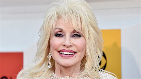 Dolly Parton to perform in Macy's Thanksgiving Day Parade