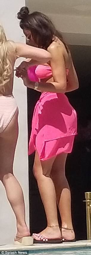 Michelle Keegan Shows Off Her Sensational Physique In A Pink Bikini Daily Mail Online
