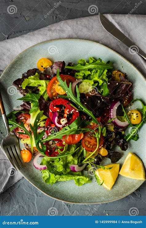 Salada Vegetal Org Nica Foto De Stock Imagem De Cebola