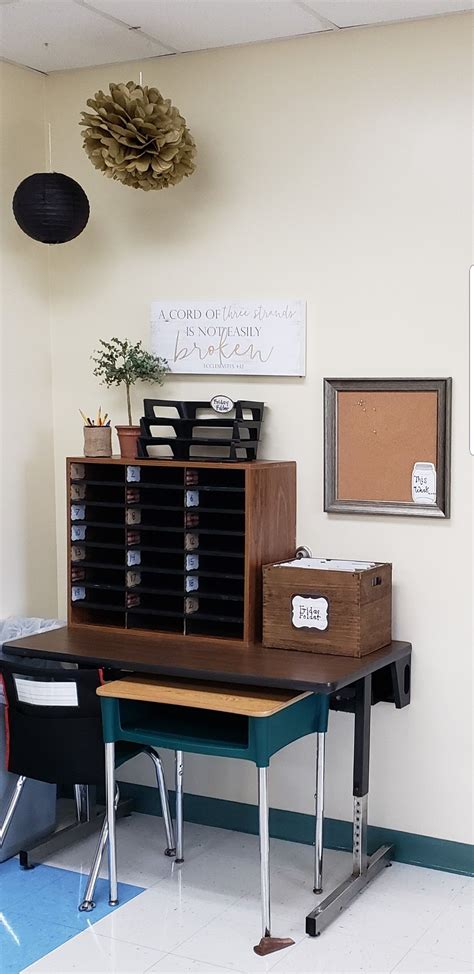 Pin by The farmhouse teacher on 2nd grade classroom setup | Home decor, Conference room table ...