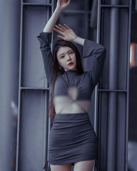 Hot girl xinh đẹp diện áo xẻ sâu quần ngắn k hoe b ody cực phẩm Người đẹp Việt Giải Trí