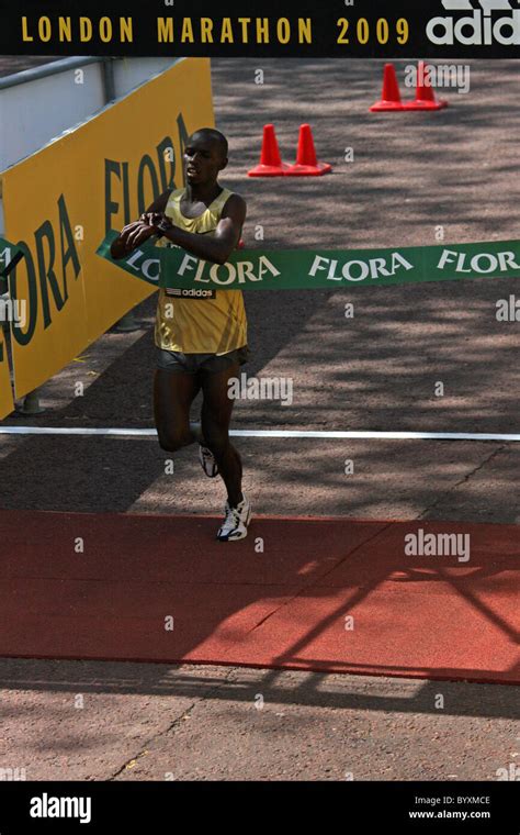 Samuel Wanjiru wins the men's 2009 Flora London Marathon Stock Photo - Alamy