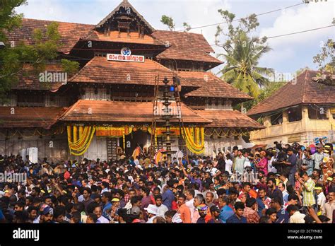 Thrissur temple hi-res stock photography and images - Alamy