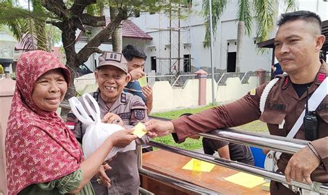 Kejati Kalteng Berbagi Qurban Untuk Peringati Hari Raya Idul Adha