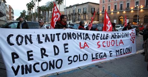 Sindaci E Cittadini In Piazza Contro L Autonomia Differenziata