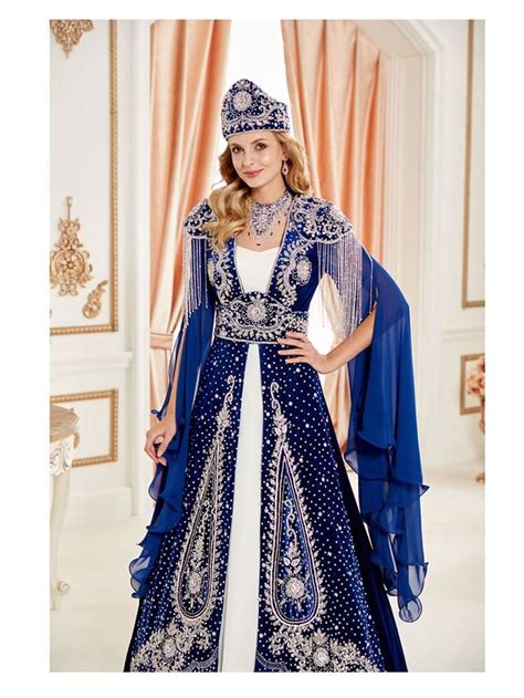 Pin by Ангелина Осокина on Одежда | Clothes design, Blue caftan ...