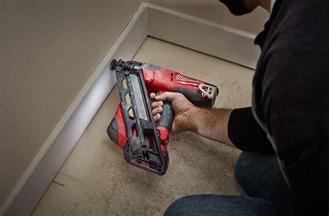 Milwaukee Cordless Nail Gun V Dc En Ct Grainger