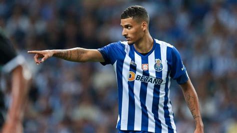 Oficial Fc Porto Vende David Carmo Ao Forest Que O Empresta Ao