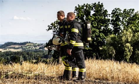 Acht Feuerwehren Bei Feldbrand In Hagenberg Im Einsatz Update 87 7