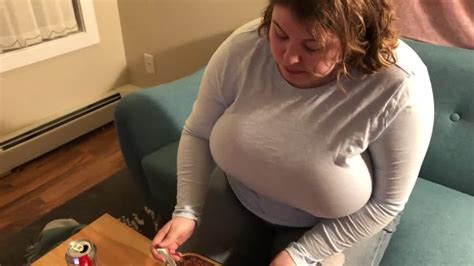 Lush Bbw Wedges Herself With Cake And Widens Stomach Hotntubes