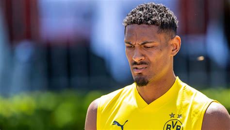 Sebastien Haller Bösartiger Tumor Bvb Profi Muss Sich Chemotherapie