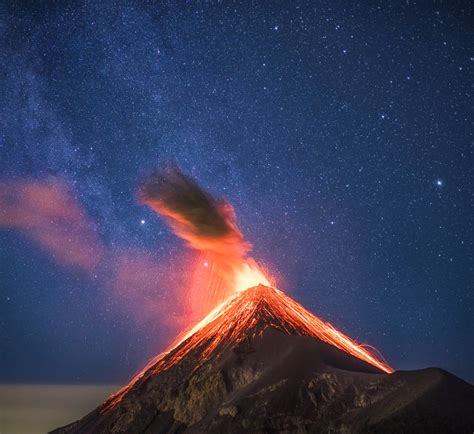 Photographer Spends Weeks In Guatemala To Capture A Volcano Erupting