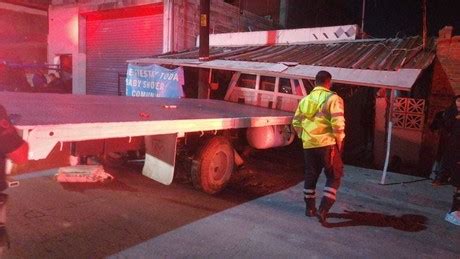 Mujer resulta herida en colisión de vehículo en parada de camión en