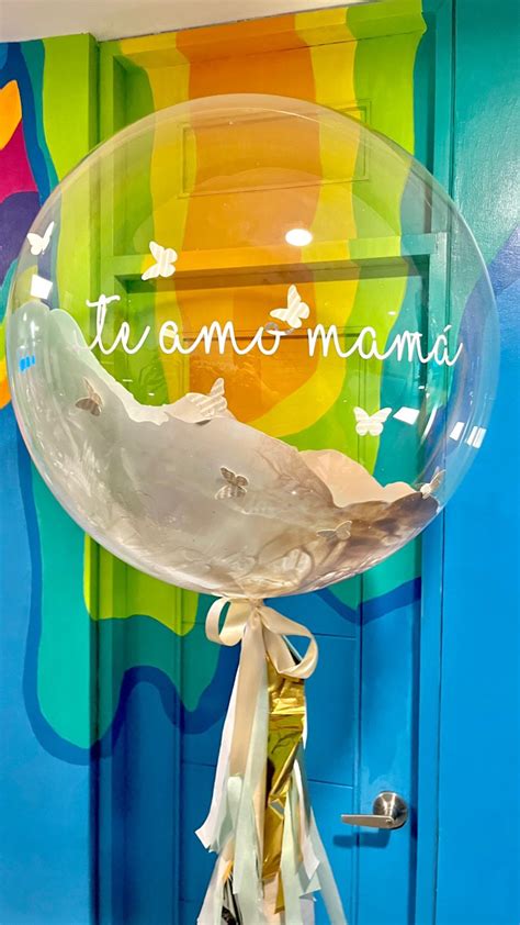 Globo burbuja Te amo mamá nude y blanco con mariposas Bula Balloons