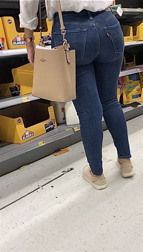 Latina Milf Goddess Filling Out Her Jeans Very Well🤤 Tight Jeans Forum